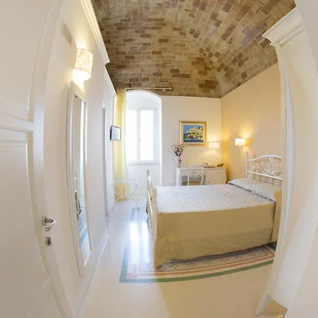 Monsignore * Vieste