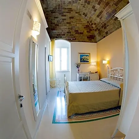 B&B Monsignore 4*